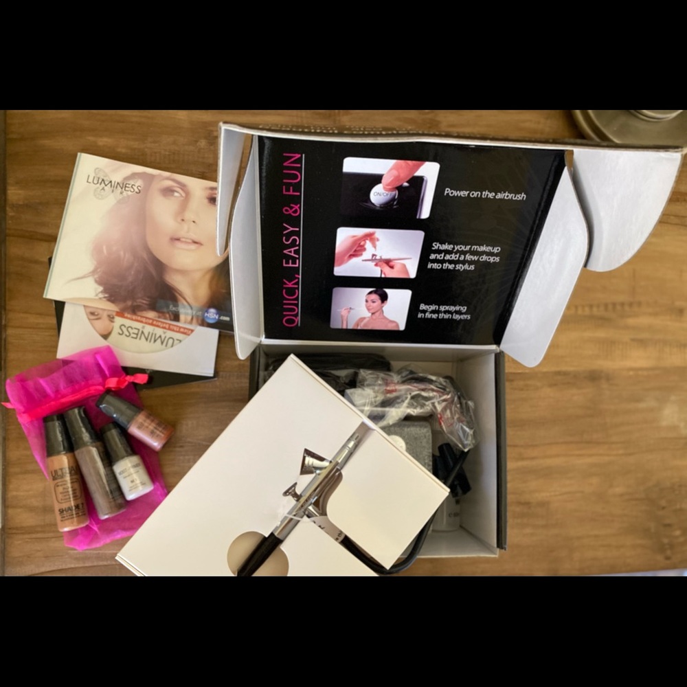 Luminess airbrush system with deep starter kit BRAND NEW